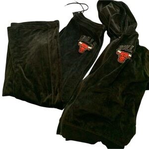 NBA Chicago Bulls XL  $ 25.00 Set de sueter y pants.